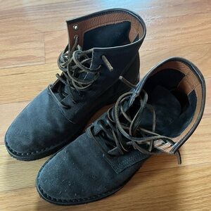Men’s Suede Ankle boot, size 7